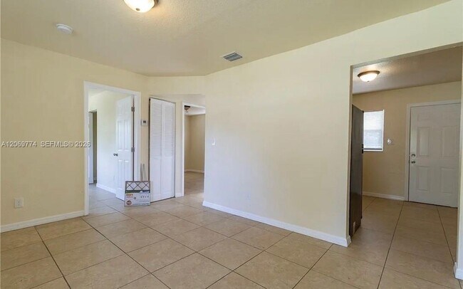 Building Photo - 708 N 14th St
