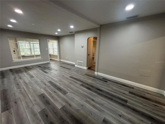 Building Photo - 237 NE 11th Ave