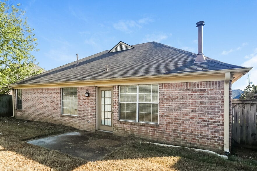 Building Photo - 6954 Naples Dr