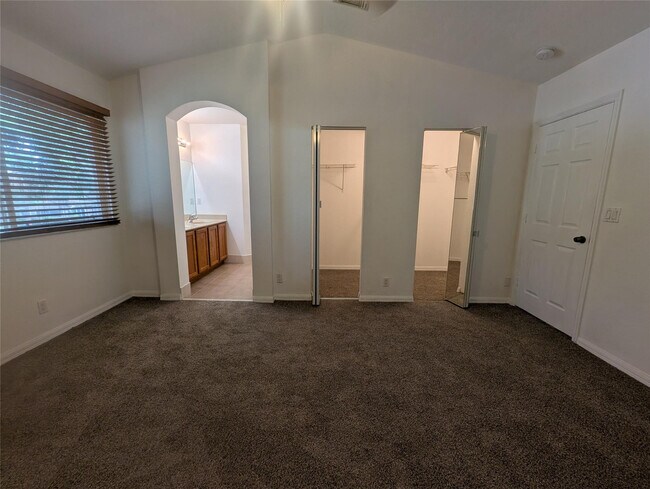 Building Photo - 4759 Pinemore Ln