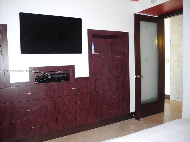 Building Photo - 1408 Brickell Bay Dr