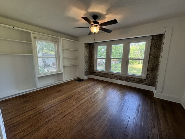 Building Photo - 440 Ingalton Ave