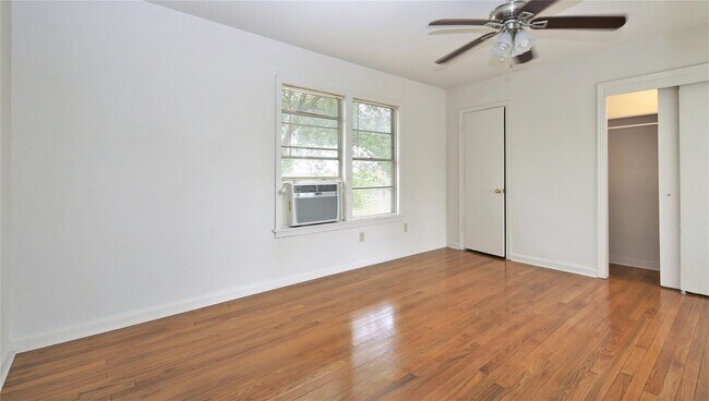 Building Photo - 108 W Mink St