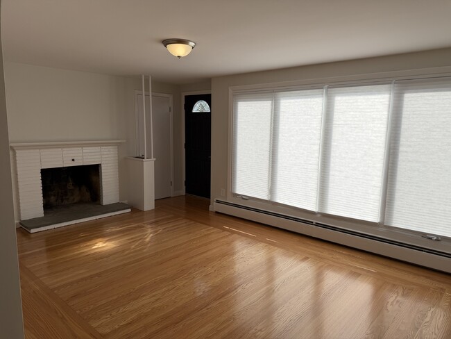 Building Photo - 143 Scenic Dr