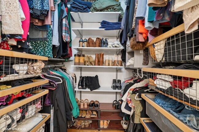 Building Photo - 426 N Noble St