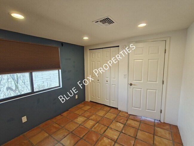 Building Photo - 2781 W Calle Carapan