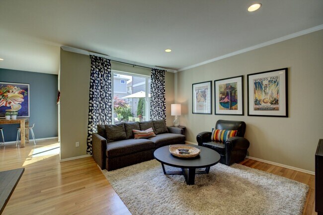 Building Photo - 4Bd/2.5Ba Issaquah House