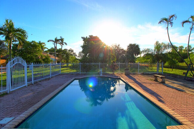 Building Photo - 10690 Barn Rd