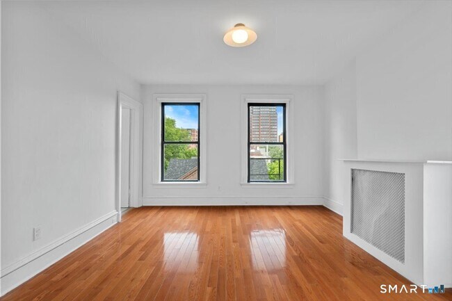 Building Photo - 46 Trumbull St