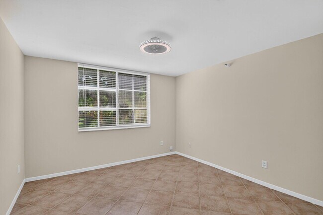 Building Photo - 107 Yacht Club Way