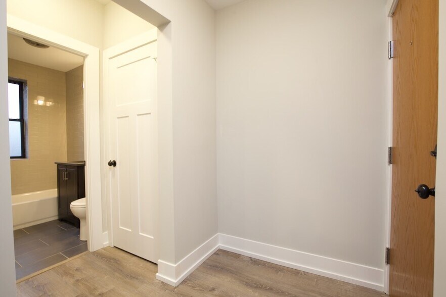 Building Photo - 1128 Maple Ave