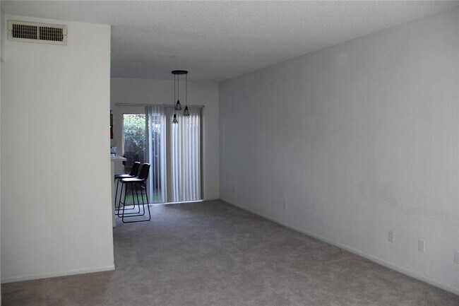 Building Photo - 11201 Lynbrook Dr