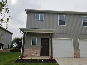 Building Photo - 6823 Devotion St