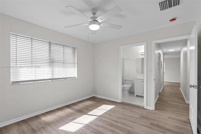 Building Photo - 5637 Taft St