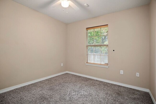 Building Photo - 4718 Lemoyne Vista