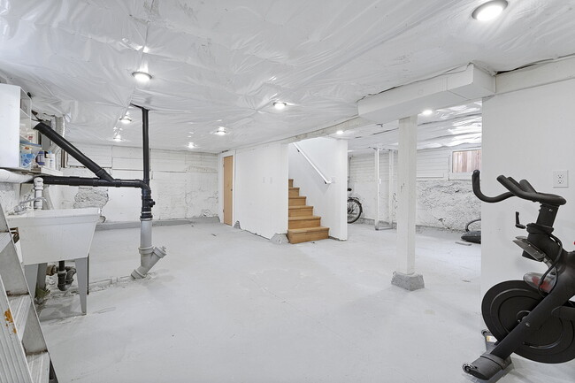 Building Photo - 2334 SE 34th Ave