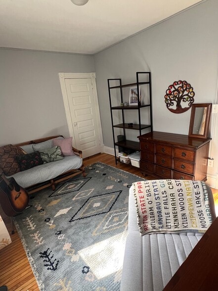 BR 2 - 103 Victoria St N