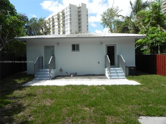 Building Photo - 861 NE 70th St