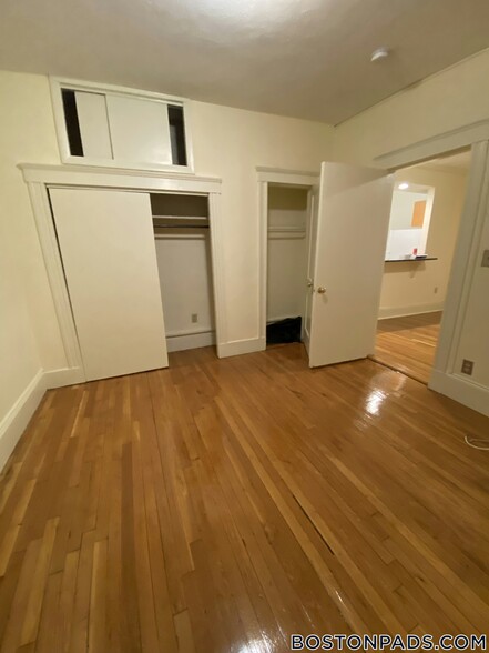 Building Photo - 55 Queensberry St