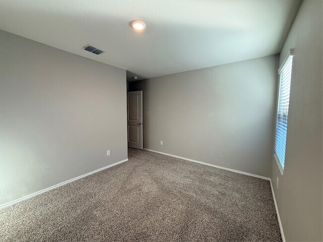 Building Photo - 1524 Avery Pointe Dr