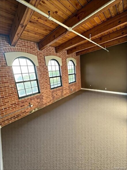 Building Photo - 6533 E Jefferson Ave