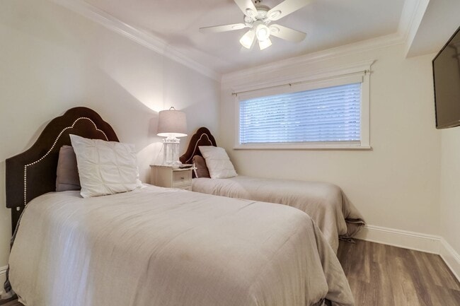 Building Photo - Furnished 2 Bedroom, 1 Bath