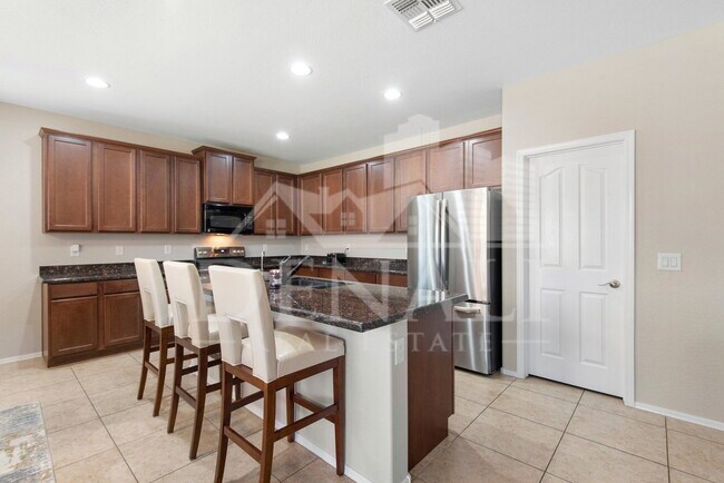Building Photo - 2881 E Tonto Dr