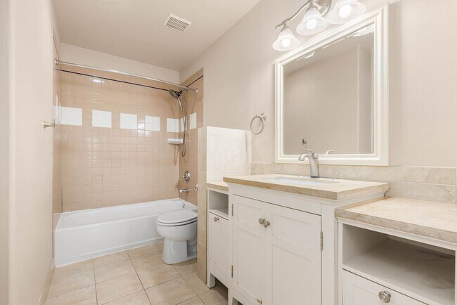 Building Photo - Stunning 4 bedroom Home in Coveted Deer Ridge Community