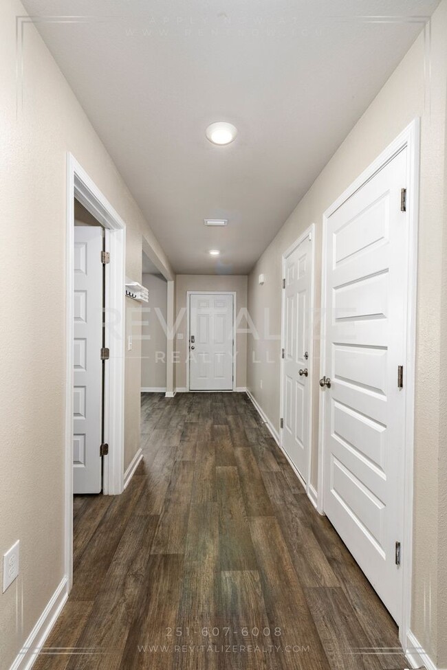 Building Photo - HALF-OFF DEPOSIT SPECIAL! Stunning 2-Story 4 BD 2.5 BA House in Spanish Fort!