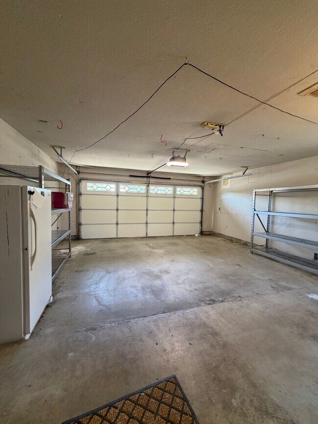 Building Photo - 6260 Vanden Rd