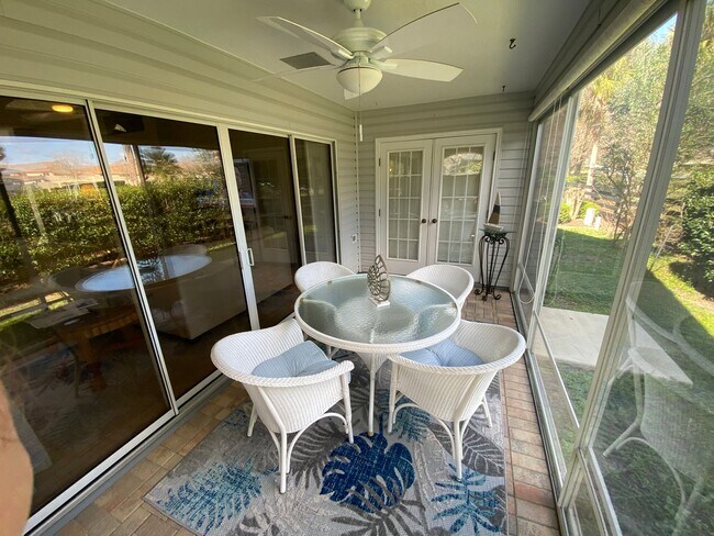 Building Photo - SEASONAL RENTAL in Glenview - 3 Beds, 2 Ba...