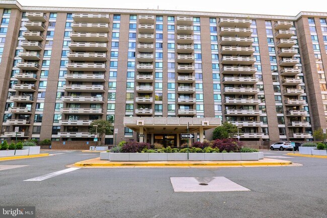 Building Photo - 1808 Old Meadow Rd
