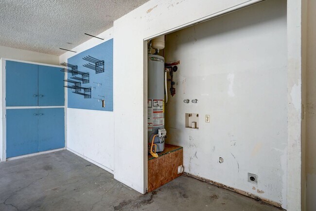 Building Photo - 5 Bedroom + a Den, 3 Bathroom, 2 Car Garage For Rent in Prescott!