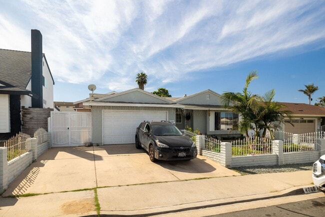 Building Photo - Cozy, perfectly located 2 bedroom unit in San Diego!