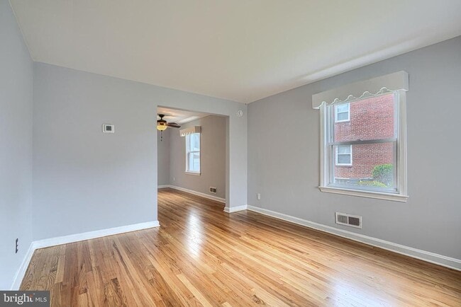 Building Photo - 7114 Greenwood Ave