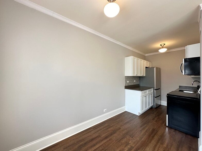 Building Photo - 817 W Lakeside Pl