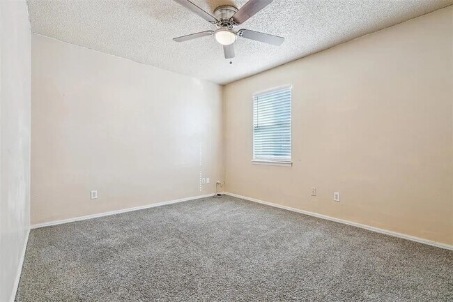 Building Photo - 11417 N May Ave