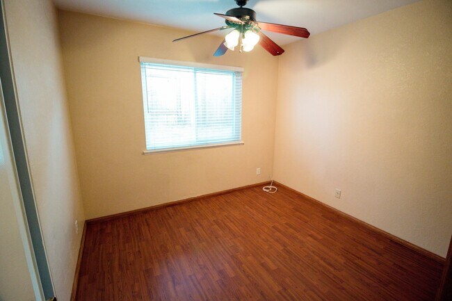 Building Photo - Spacious 4 Bed / 2 Bath Pool Home in Prime Corona Location!