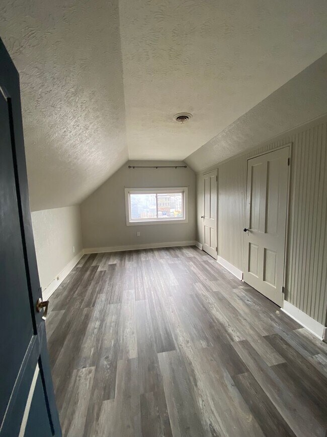 Building Photo - S 2nd Street