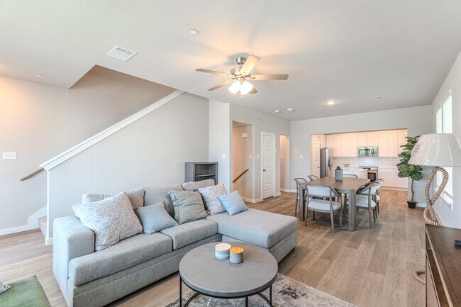 Building Photo - 494 S Centro Cir