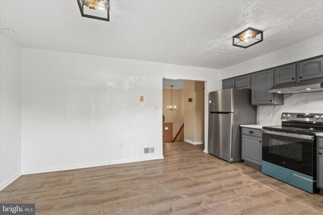 Building Photo - 841 Briar Ct