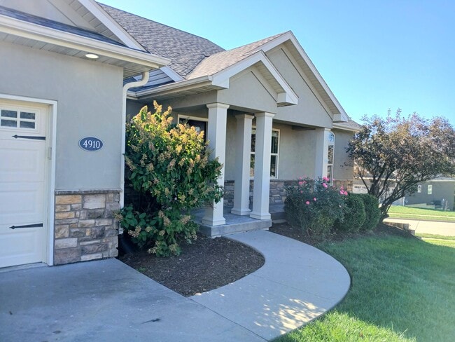 Building Photo - 4910 Stone Mountain Pkwy