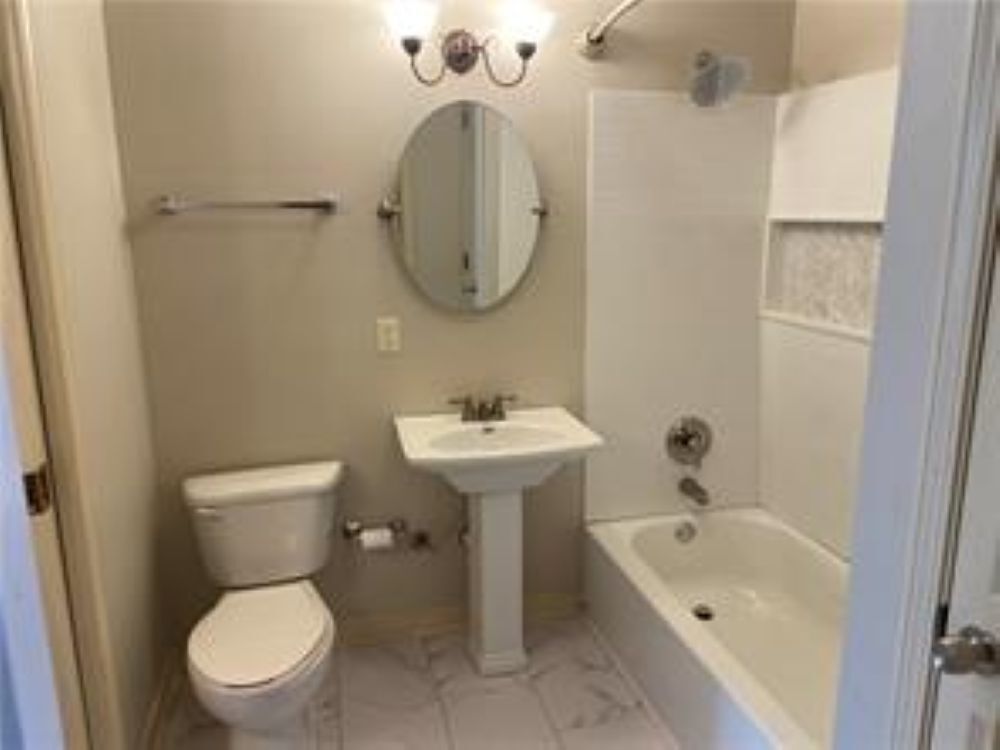 Hall bath - 5943 General Haig St