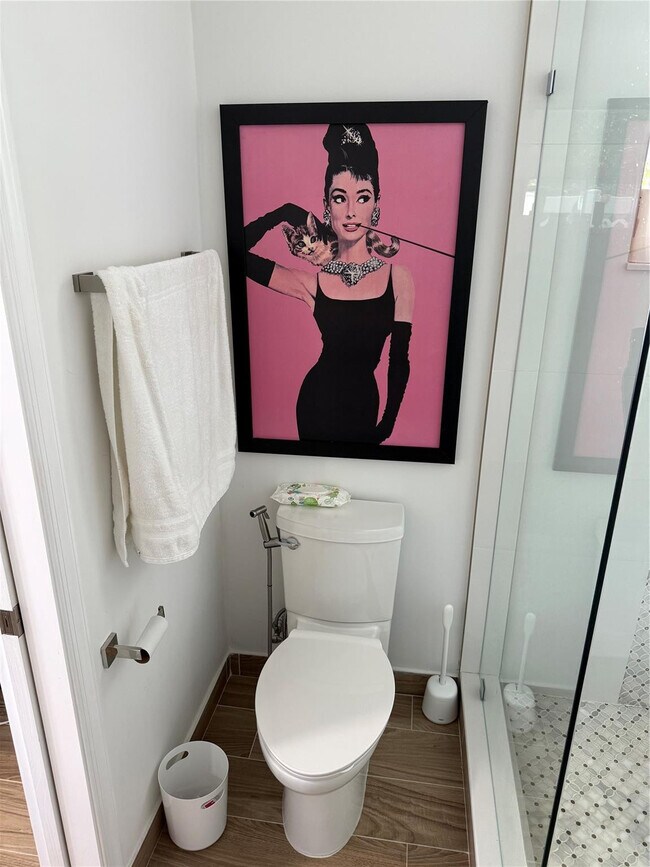 Building Photo - 1637 SE 1st St