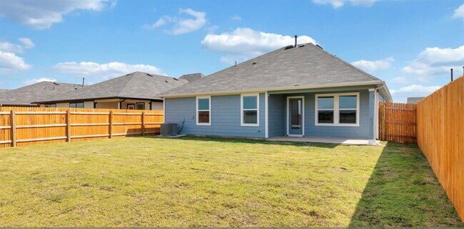 Building Photo - 211 Sweetwater Crk Ln