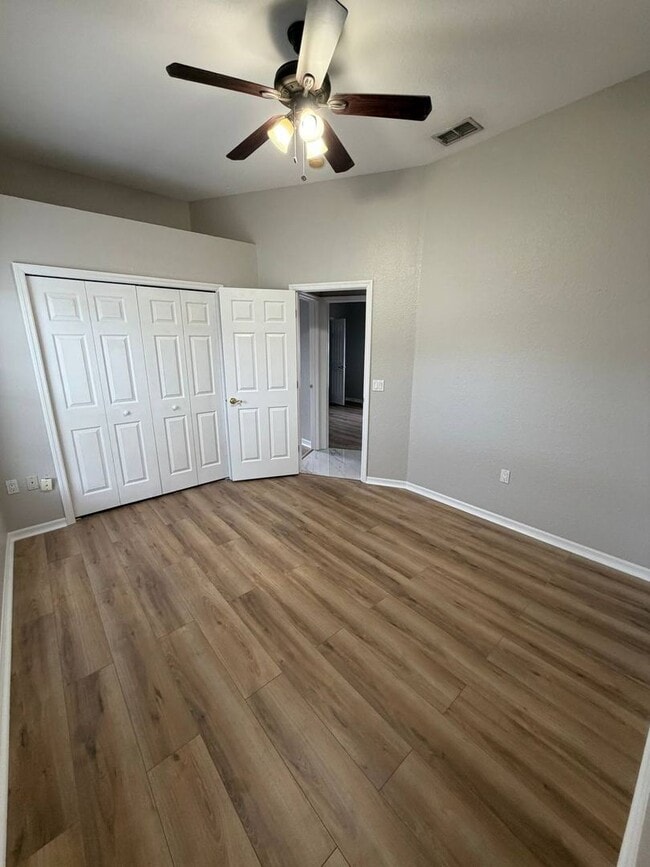 Building Photo - Welcome to your private Florida retreat in Lakeland!