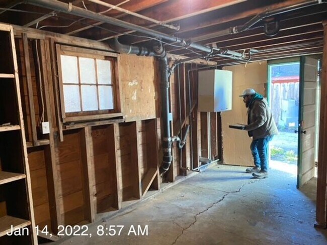 Building Photo - 1109 Oak St