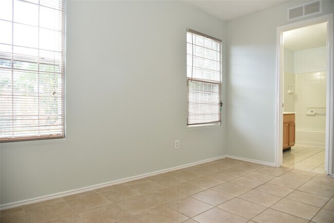 Building Photo - 10406 Sutter Glen Ln