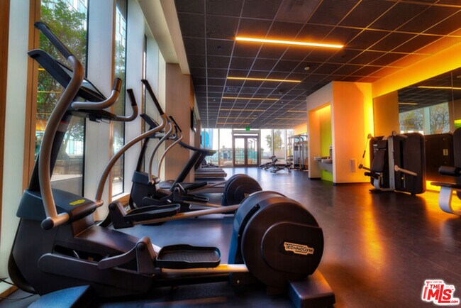 Building Photo - 889 Francisco St