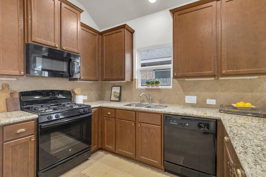 Building Photo - 24506 Forest Canopy Dr